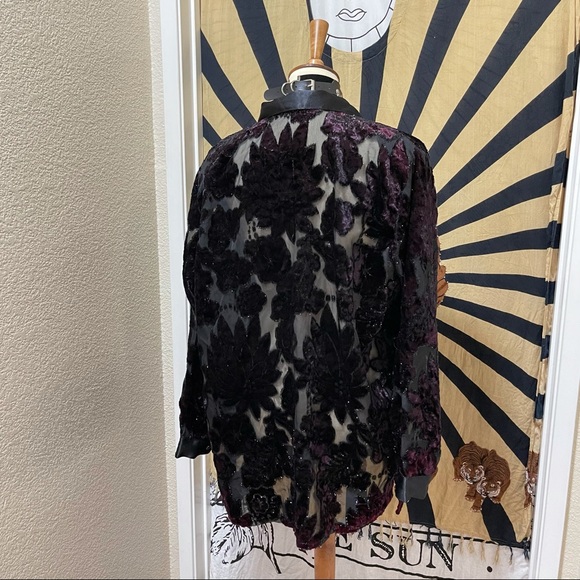 🌈 Gorgeous Velvet Vintage flower jacket - Picture 9 of 12